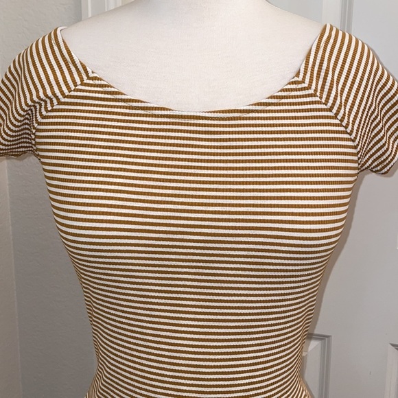 O'NEILL yellow and white striped scoop neck top in women's size Medium - Picture 8 of 9